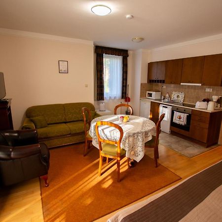 Bernadett Villa Apartman 3 Buk Exterior foto